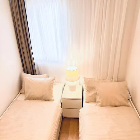 Luxury L With Jacuzzi شقة *