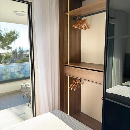 Luxury L With Jacuzzi Apartment *