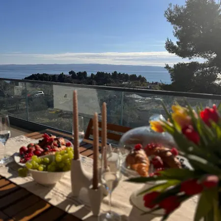 Luxury L With Jacuzzi Apartment *