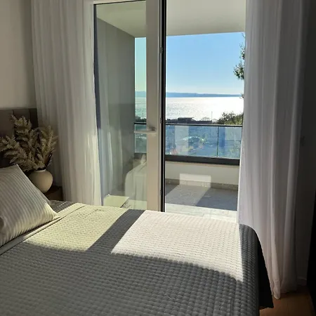 Luxury L With Jacuzzi Apartment Split